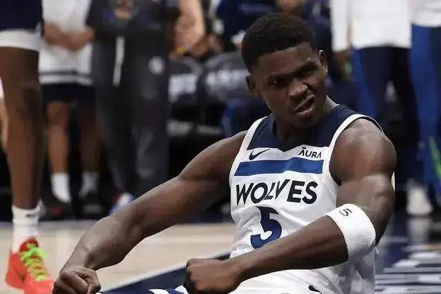 赵心童顺利晋级斯诺克世锦赛16强